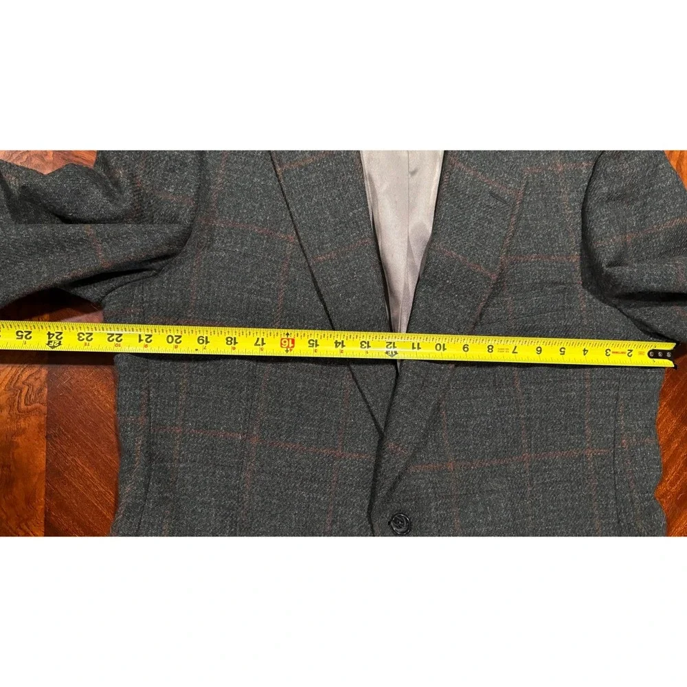 Vintage Red and grayish plaid men's blazer jacket - no size tag fits‎ like large